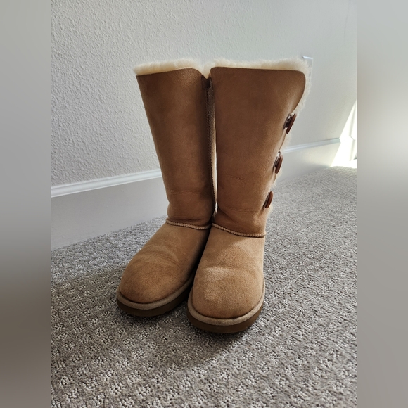 SOLD UGG women's Bailey Button Triplet II Boot Sand SIZE 7 - Picture 2 of 14